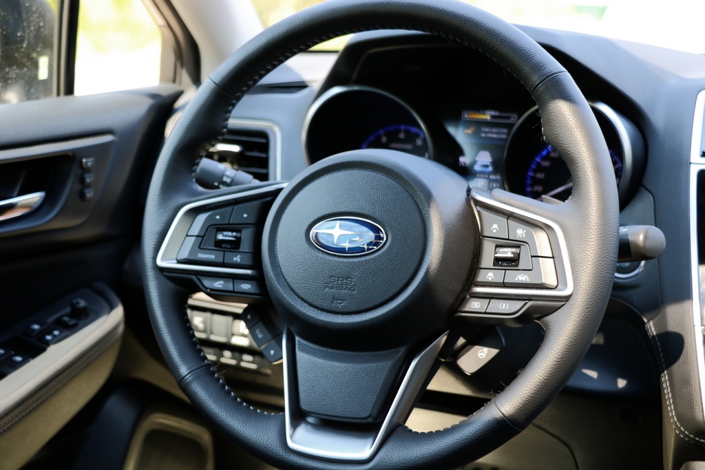 Subaru Legacy интерьер фото