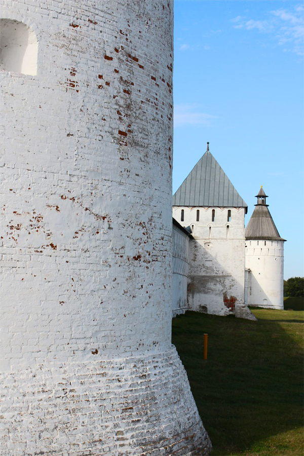 Стены Свято-Троицкого Макарьево Желтоводского монастыря