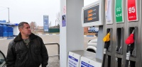 Почему нефть в России дешевеет, а бензин нет?